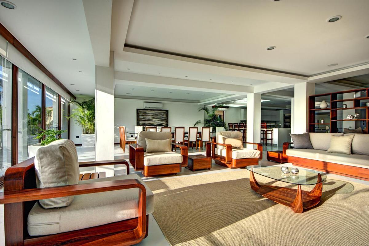 Poblado De Apoyo Diamont Sleeps 22 With Pool&air Con Villa